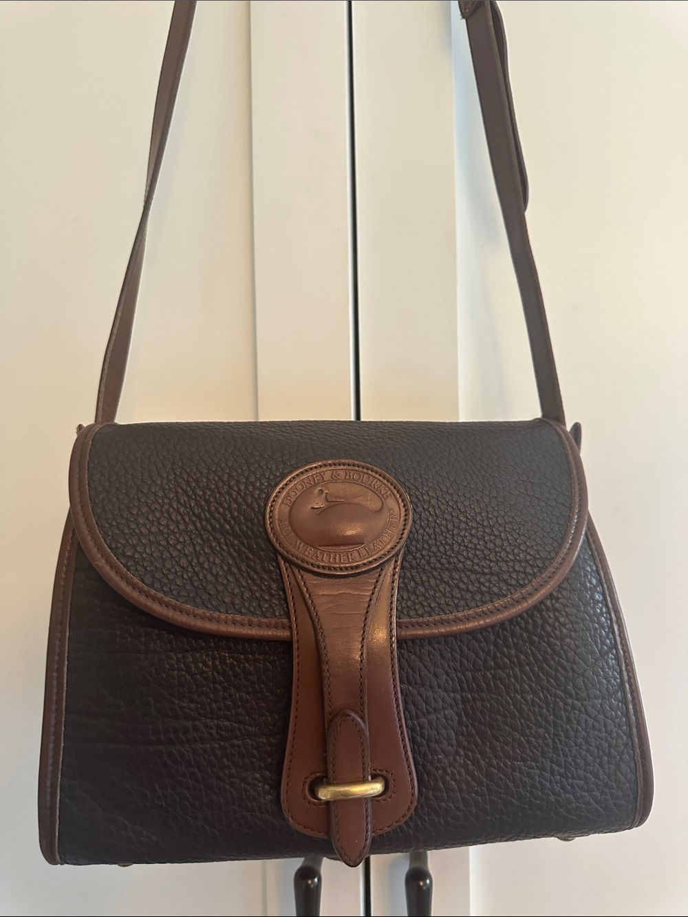 VINTAGE DOONEY&BOURKE MEDIUM ESSEX CROSSBODY BAG